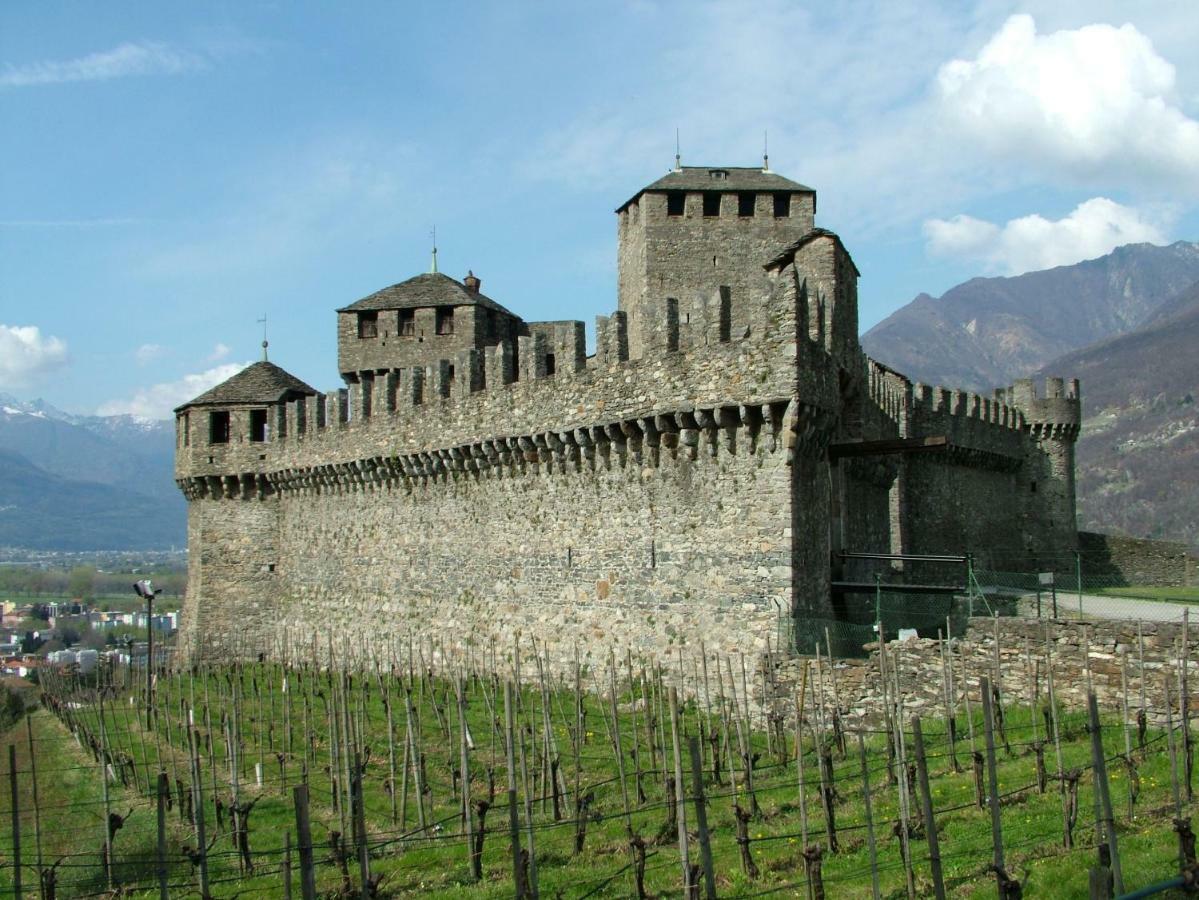 Апартаменти Bellinzona Piazza Collegiata Екстер'єр фото